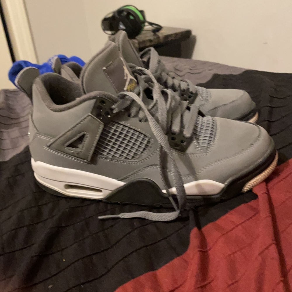 Jordan 4 cool grey size 5.5 youth - Picture 2 of 3